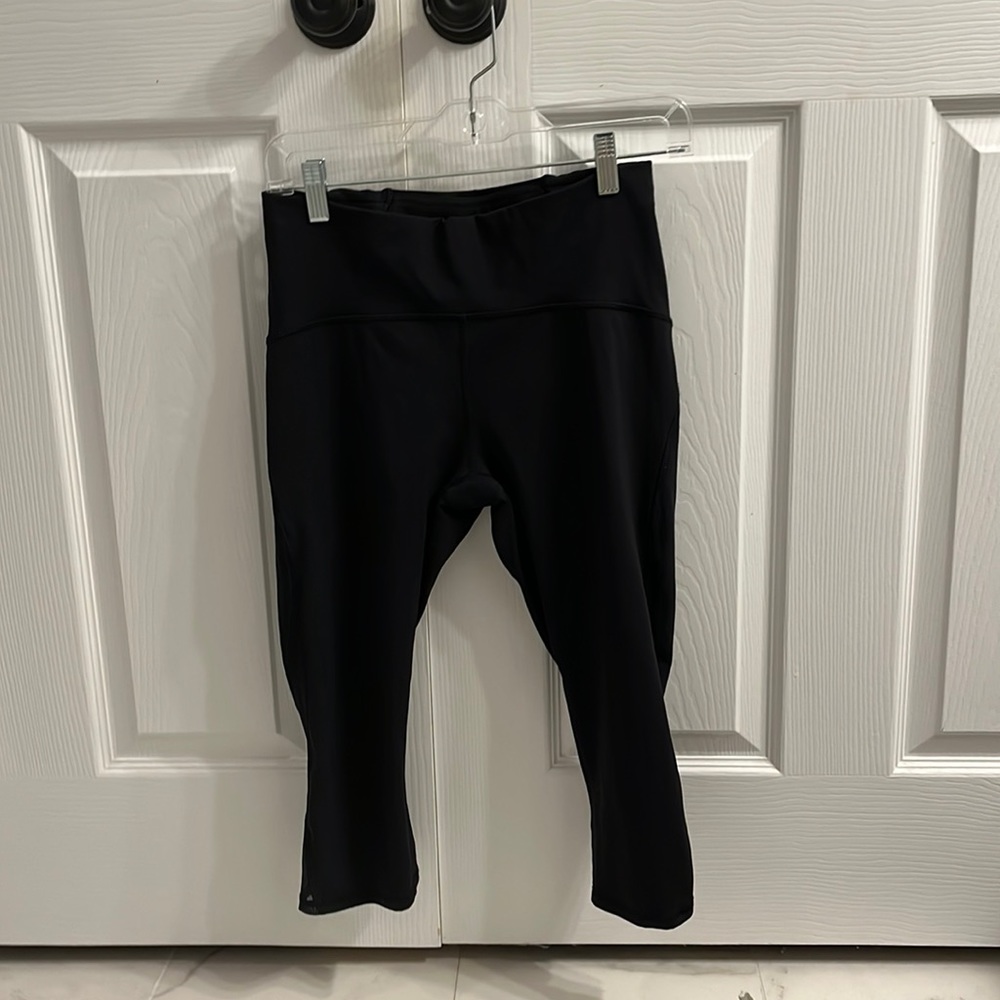 Lululemon Cropped Leggings With Mesh at the Bottom, Women’s Size 8
